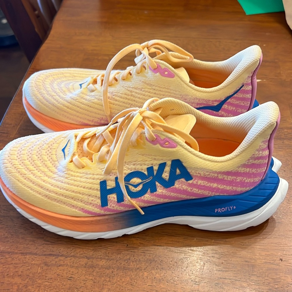 Women Hoka Mach 5 size 7. Only worn a few times times